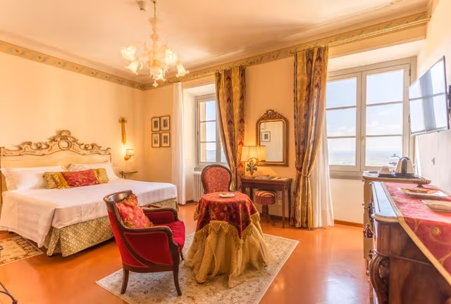 Deluxe King Room with Whirlpool