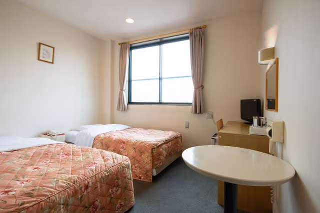 Twin Room, Smoking