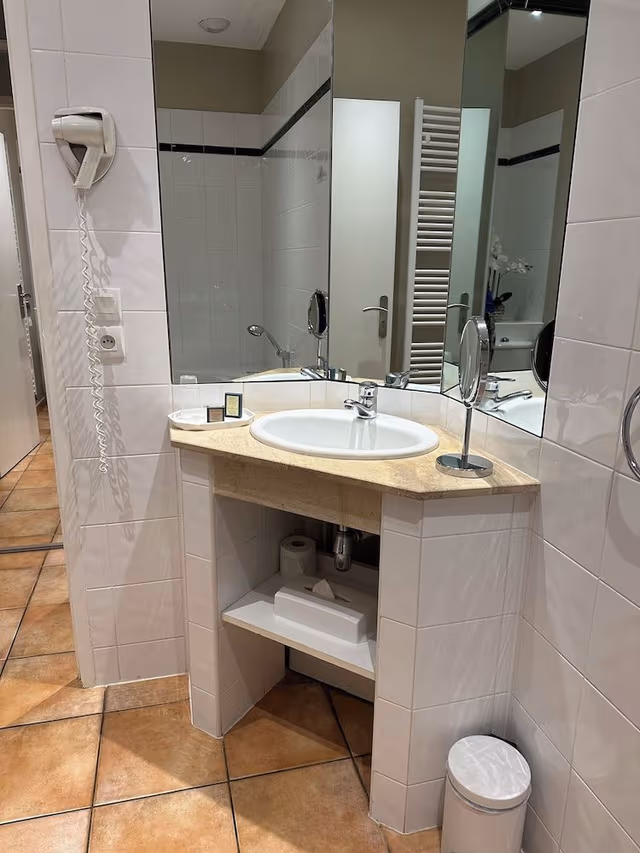 Superior Triple Room, Ensuite, Garden View