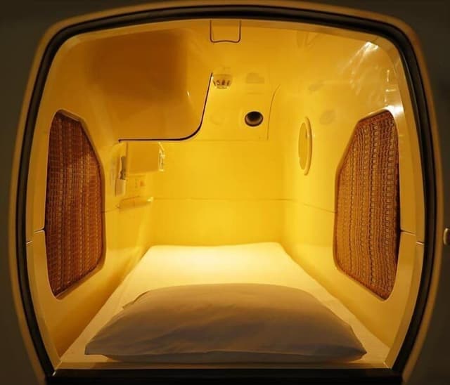 Capsule Room, Men Only, Non Smoking