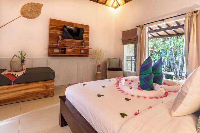 Deluxe Bungalow, Pool View