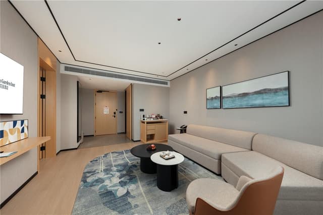 KING DELUXE SUITE