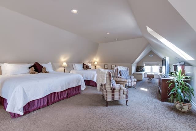 Penthouse Suite with 2 King Beds