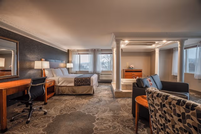 Luxury King Suite with Jetted Tub
