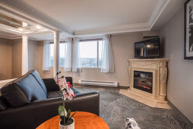 Luxury King Suite with Jetted Tub