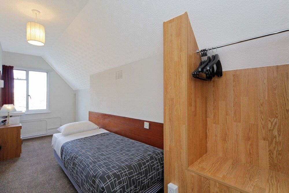 London Visitors Hotel0