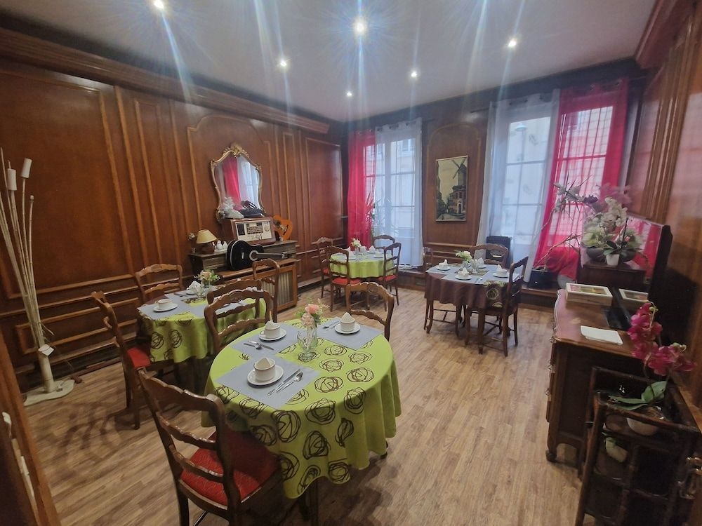 Hotel de l'Academie4
