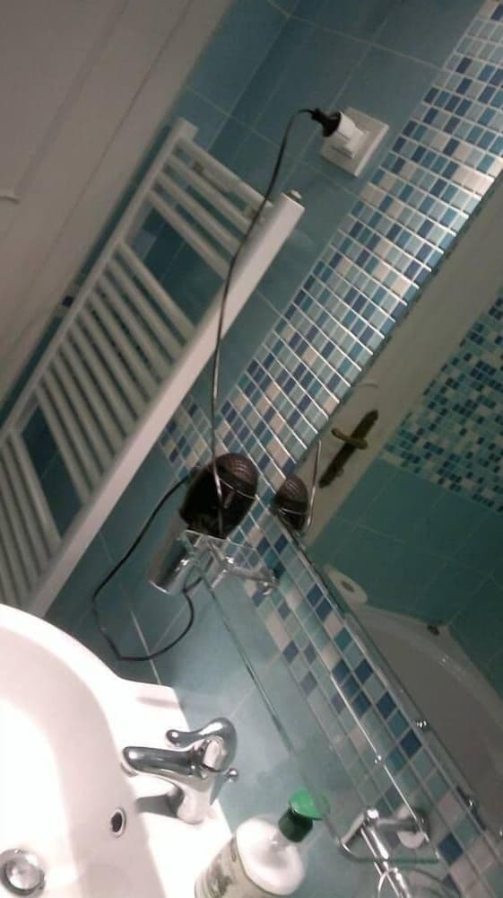 Double Room, 1 Queen Bed, Shared Bathroom
