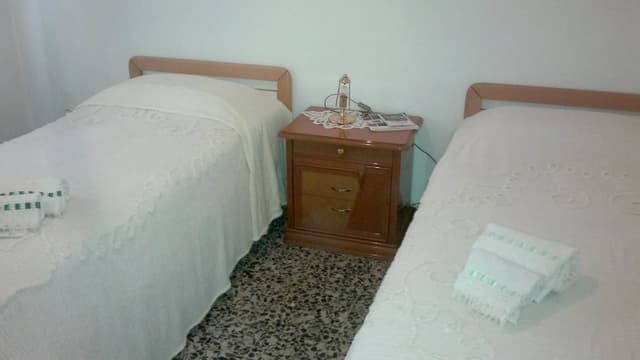 Twin Room, 2 Twin Beds, Shared Bathroom