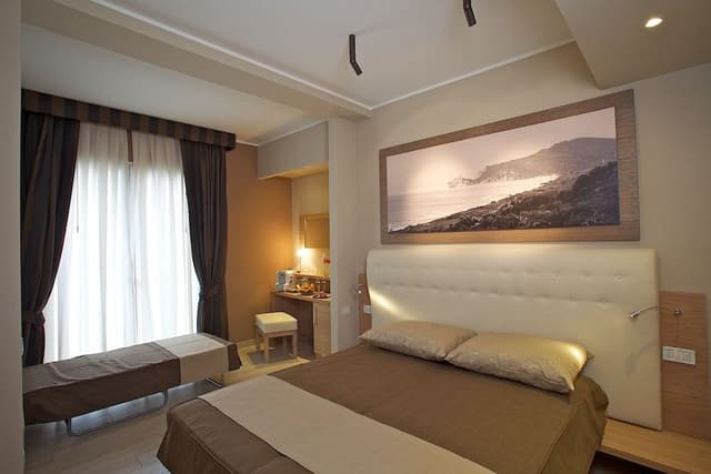 Comfort Double Room, 1 Bedroom, Balcony, Partial Sea View