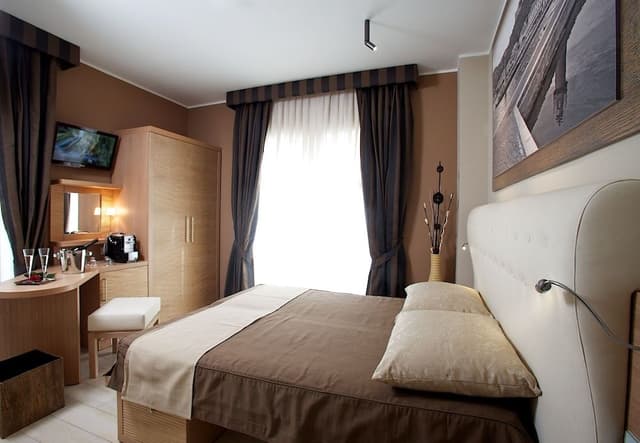 Classic Double Room, 1 Bedroom, Balcony, Hill View