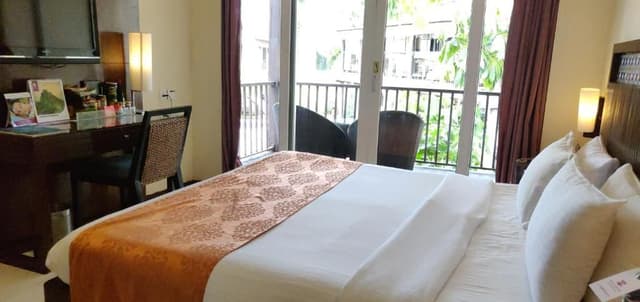 Club Room (Contactless Check-in available)