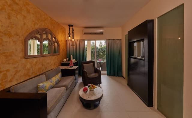 Luxury Suite (Contact-less Check in Available)
