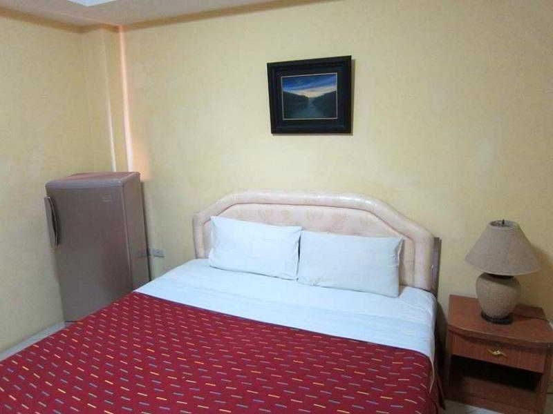 โรบินส์ เนสต์ เกสต์เฮาส์ แอนด์ เรสเทอรองต์ (Robin’s Nest Guesthouse & Restaurant)1