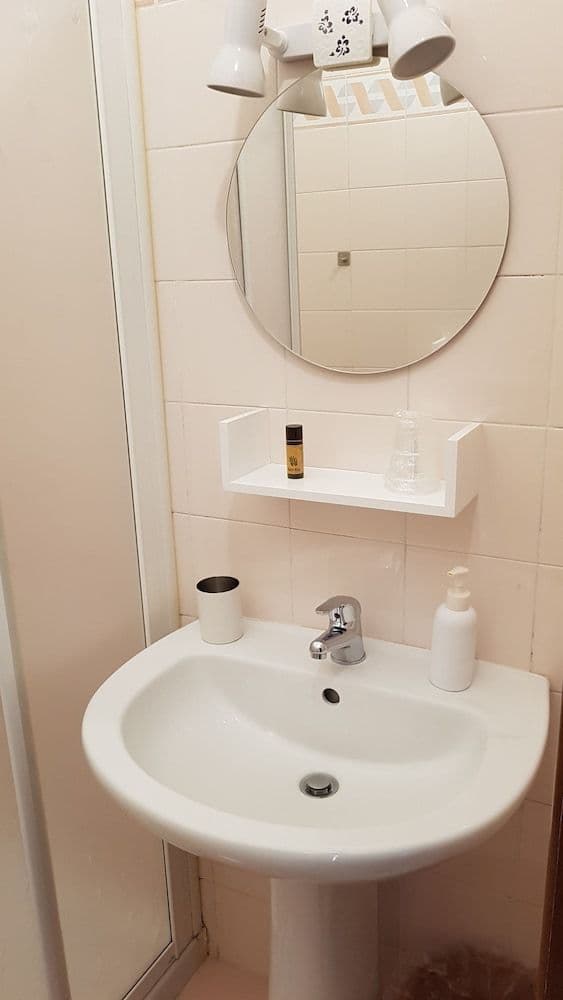 Design Single Room, 1 Twin Bed, Private Bathroom, Courtyard View