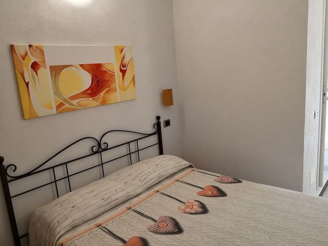 Basic Double Room, 1 Queen Bed