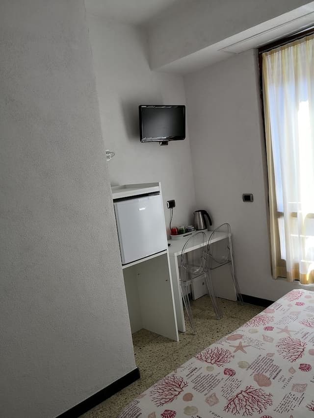 Basic Double Room, 1 Queen Bed