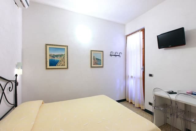 Basic Double Room, 1 Queen Bed