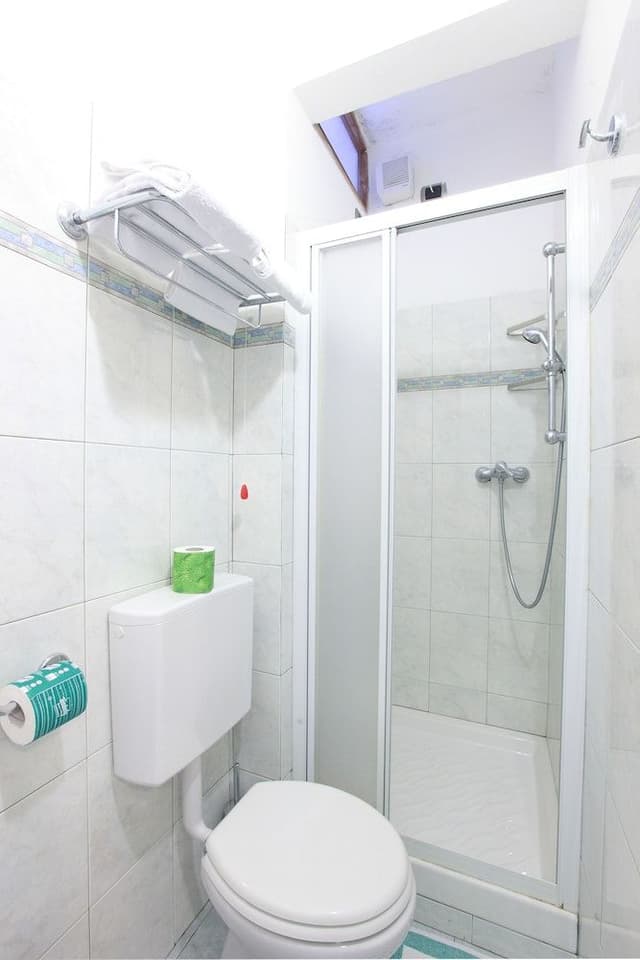 Basic Double Room, 1 Queen Bed