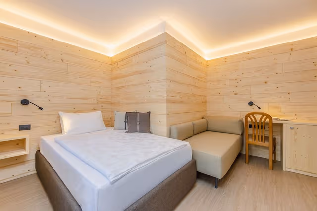 Single Room, Balcony