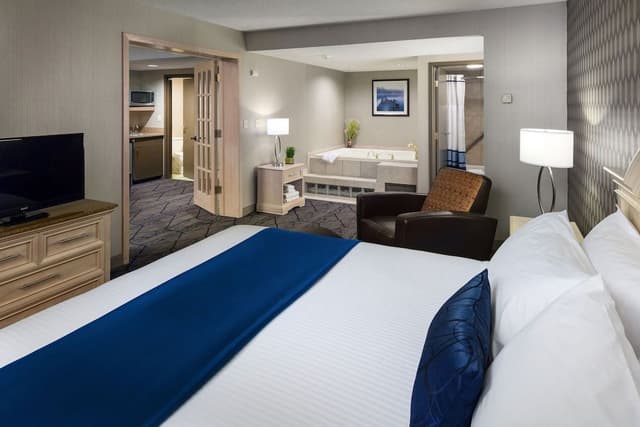 Premium Suite, 1 King Bed with Sofa bed, Golf View