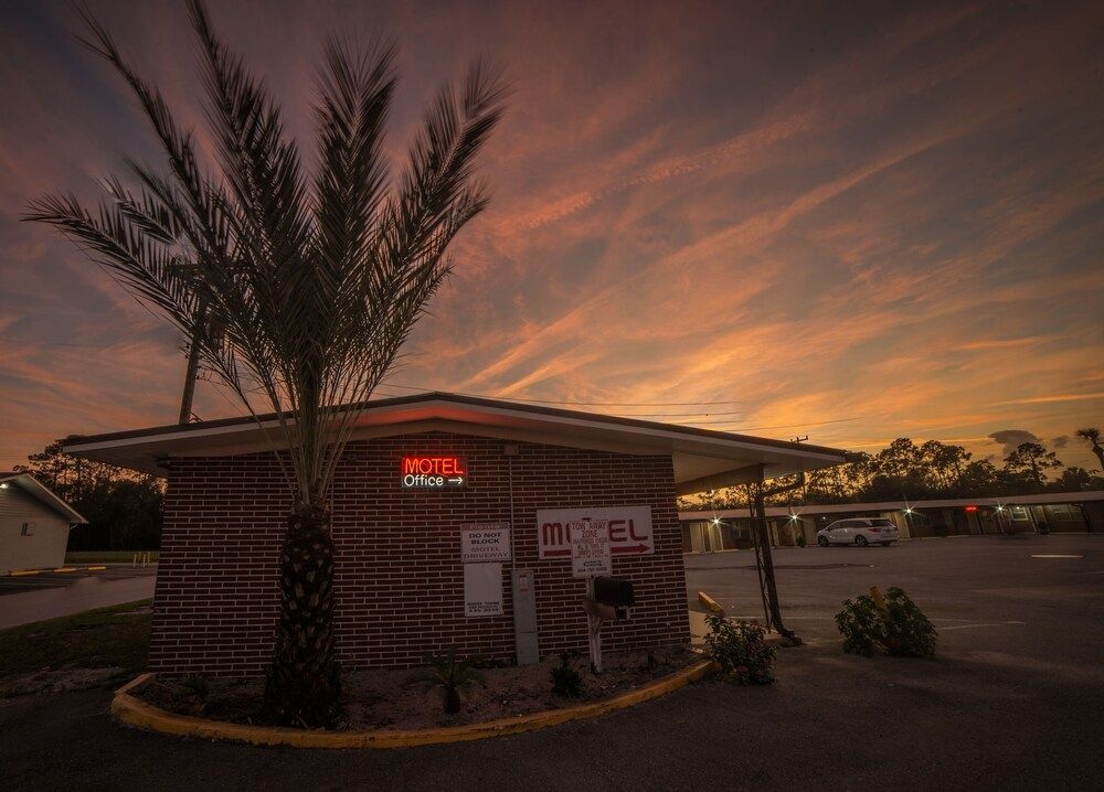 Deluxe Inn and Suites Weslaco1