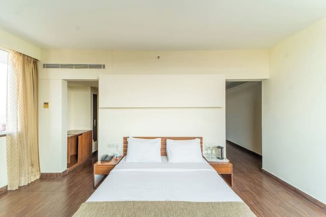 Executive Suite, City View