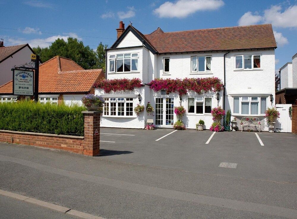 Moonraker House0