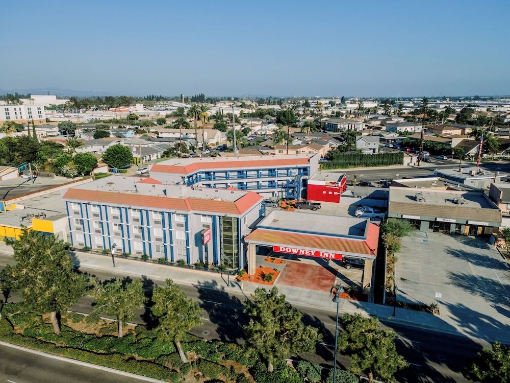Downey Inn Luxury Suites1