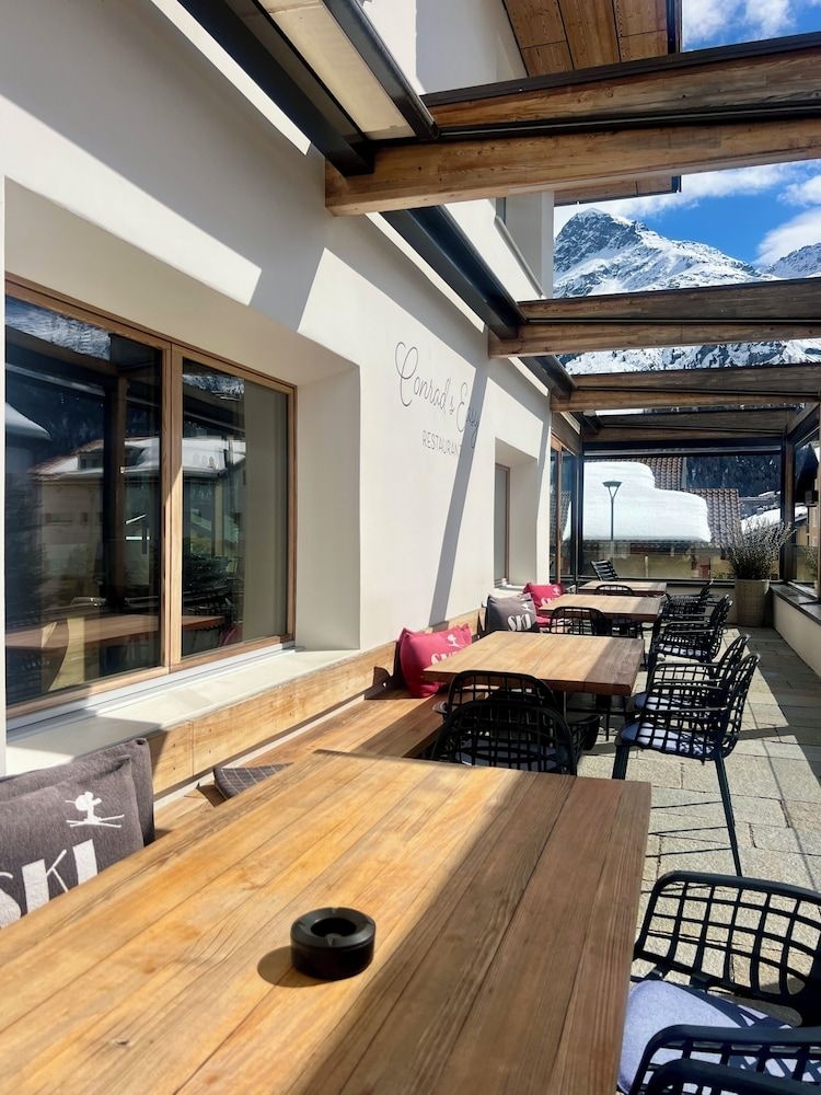 Conrad's Mountain Lodge2