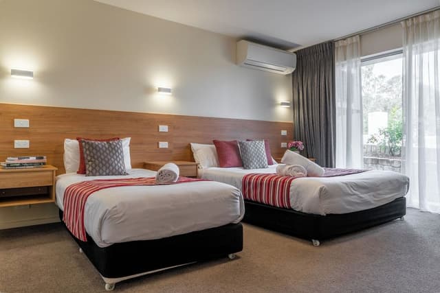 Luxury Triple Room, Mountain View
