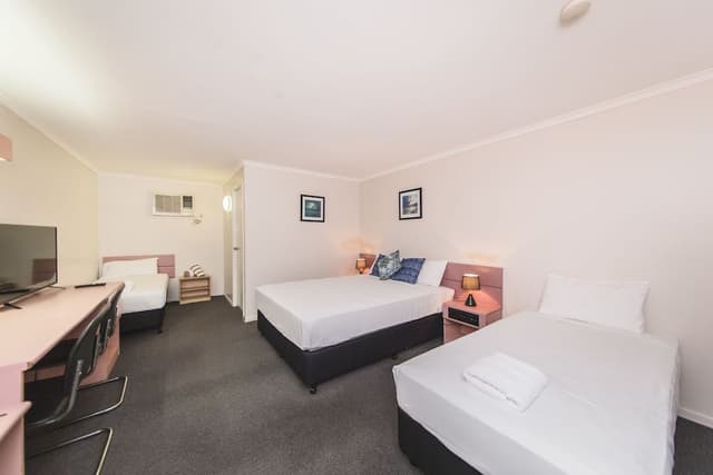 Family Room, Multiple Beds