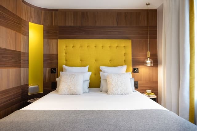 Comfort Room, 1 Queen Bed