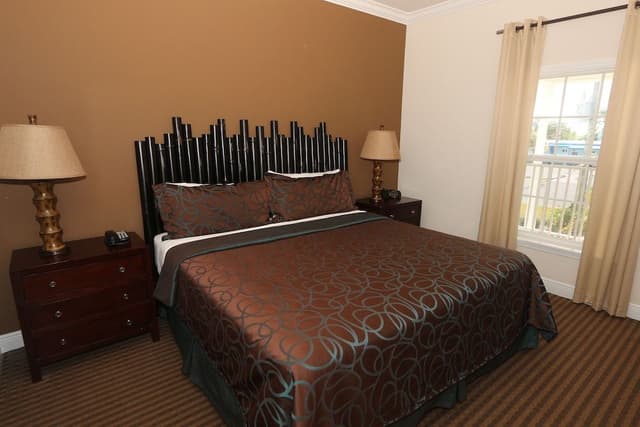 Deluxe Condo, 2 Bedrooms, Balcony