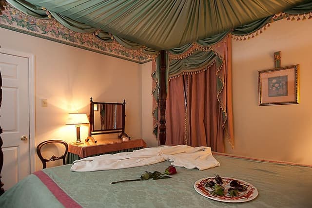 Deluxe Suite, 1 Queen Bed