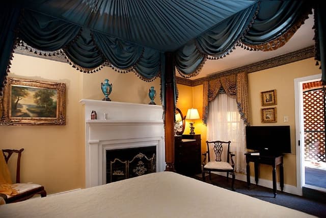 Deluxe Suite, 1 Queen Bed