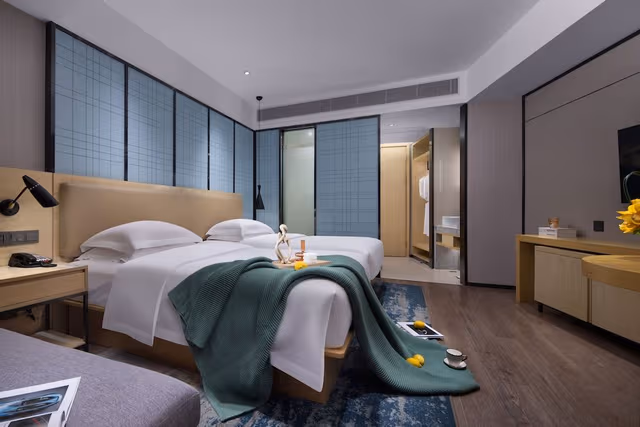 Luxury Twin Room, City View