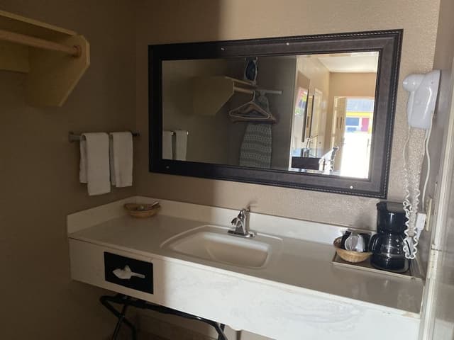 Premium Room, 1 King Bed, Pool View