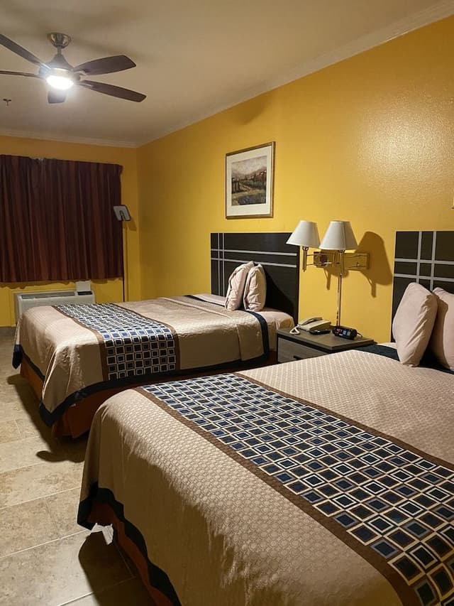 Deluxe Room, 2 Queen Beds, Pool View