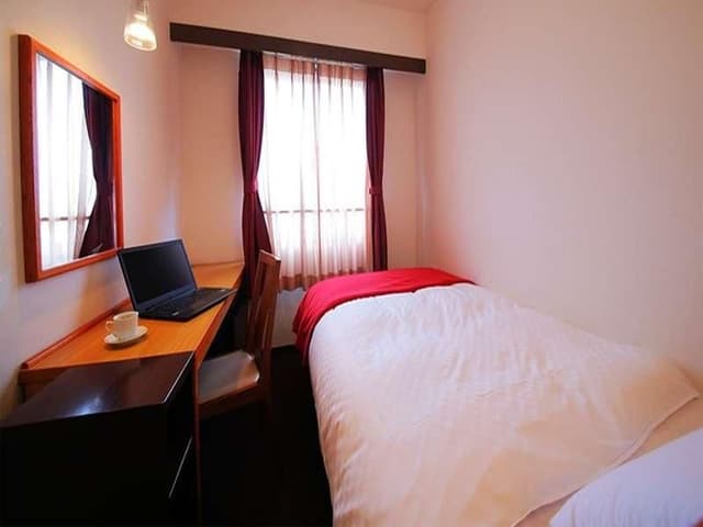 Semi Double Room for 1 Person - Smoking