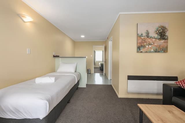 1 Bedroom Upstairs