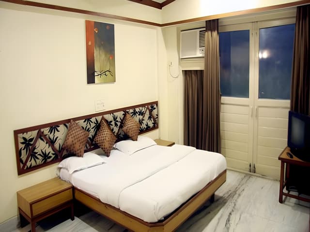 Deluxe Group Room