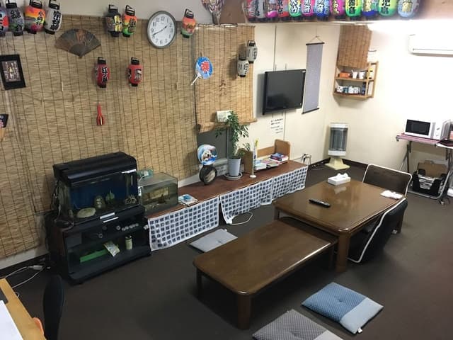 Shared Dormitory, Men only