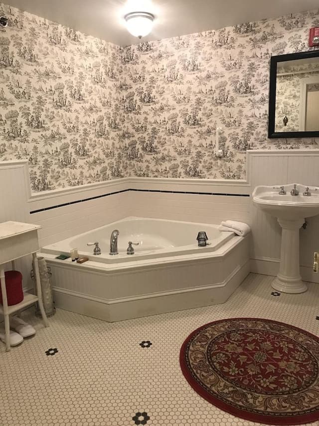 Standard Quadruple Room, Ensuite (Barnside Turn of the Cent)