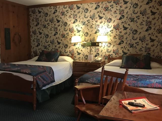 Standard Quadruple Room, Ensuite (Brookside Traditional Dou)