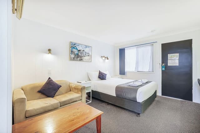 Standard Queen Room