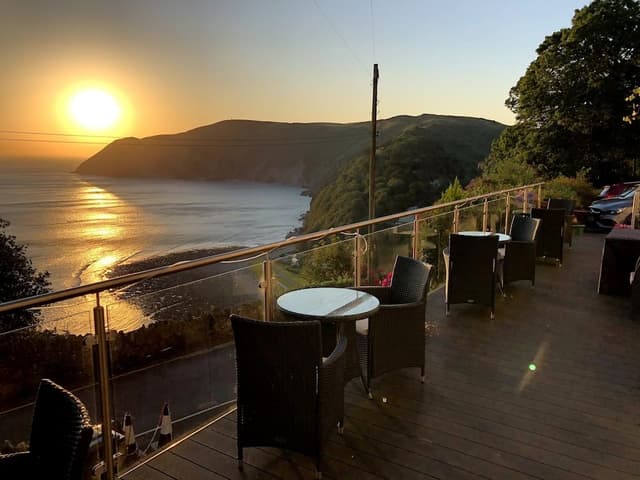 Classic Double Room, Ensuite, Partial Sea View