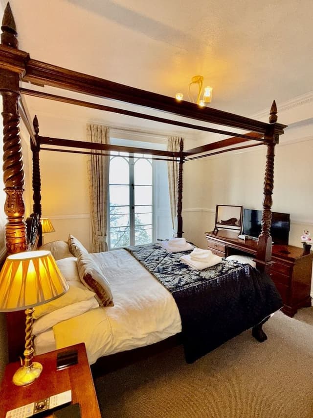 Superior Suite, Ensuite, Sea View (King- Double and bunks)