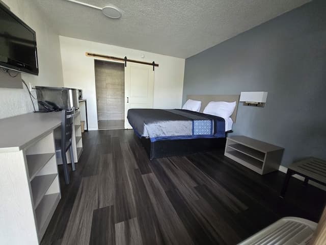 Standard Room, 1 King Bed