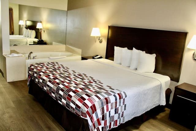 Suite, 1 King Bed, Non Smoking, Jetted Tub